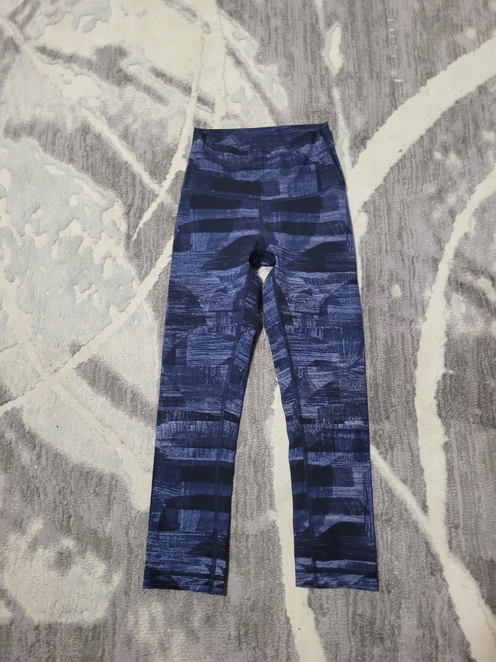 Lululemon Women's Navy Blue Printed High-Waist Cropped Leggings Size 2
